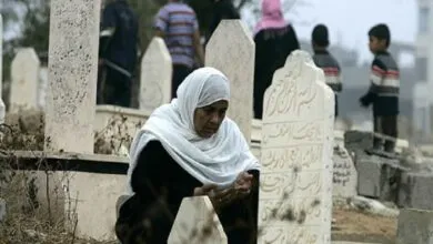 حكم زيارة القبور للنساء ..ين الترغيب والتنفير (تفاصيل)
