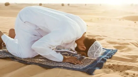 متى لا يجوز الجمع للمسافر ..فهم أحكام الجمع والقصر
