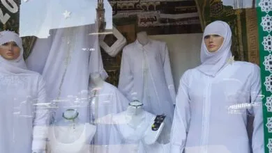 ملابس الحج للنساء.. رمز للبساطة والتسامي