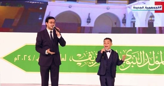 المنشد مصطفى عاطف يبتهل فى حب الرسول باحتفالية المولد النبوى بحضور الرئيس السيسى المنشد مصطفى عاطف يبتهل فى حب الرسول باحتفالية المولد النبوى بحضور الرئيس السيسى