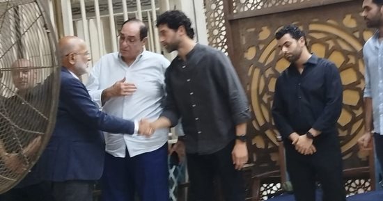 بدء عزاء شقيق المخرج مجدى أحمد على بمسجد الحامدية الشاذلية بدء عزاء شقيق المخرج مجدى أحمد على بمسجد الحامدية الشاذلية