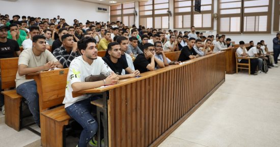 رئيس جامعة القناة يشهد حفل استقبال طلاب الفرقة الأولى بكلية الطب رئيس جامعة القناة يشهد حفل استقبال طلاب الفرقة الأولى بكلية الطب