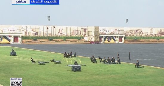 طلاب أكاديمية الشرطة يستعرضون مهارات القفز من أعلى الدراجات رباعية الدفع طلاب أكاديمية الشرطة يستعرضون مهارات القفز من أعلى الدراجات رباعية الدفع