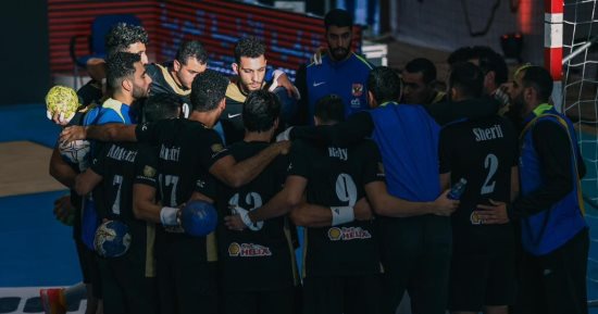 الأهلى يتقدم على فلاورز البنينى 22-11 بالشوط الأول فى نهائى بطولة أفريقيا لليد الأهلى يتقدم على فلاورز البنينى 22-11 بالشوط الأول فى نهائى بطولة أفريقيا لليد