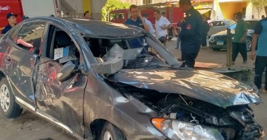 سقوط سيارة ملاكى من أعلى كوبرى أكتوبر وإصابة قائدها.. صور سقوط سيارة ملاكى من أعلى كوبرى أكتوبر وإصابة قائدها.. صور