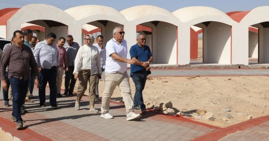 محافظ الوادى الجديد يتفقّد نادى الهجن والفروسية الدولى بمدينة الخارجة محافظ الوادى الجديد يتفقّد نادى الهجن والفروسية الدولى بمدينة الخارجة