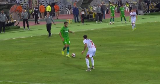75 دقيقة.. الزمالك يدفع بالقوة الهجومية أمام المصرى وإصابة ناصر ماهر 75 دقيقة.. الزمالك يدفع بالقوة الهجومية أمام المصرى وإصابة ناصر ماهر