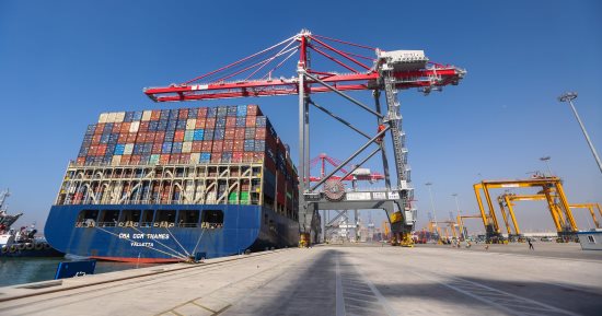 انتظام حركة الملاحة وتداول البضائع بميناء الإسكندرية رغم سوء حالة الطقس انتظام حركة الملاحة وتداول البضائع بميناء الإسكندرية رغم سوء حالة الطقس