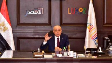 محافظ الأقصر يستجيب لأبناء القرنة بتركيب عدادات المياه والكهرباء للإسكان الشعبى