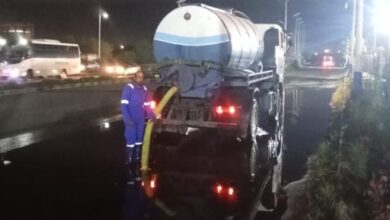 مياه القناة: فرق الطوارئ نجحت فى سحب تجمعات مياه الأمطار ببورسعيد