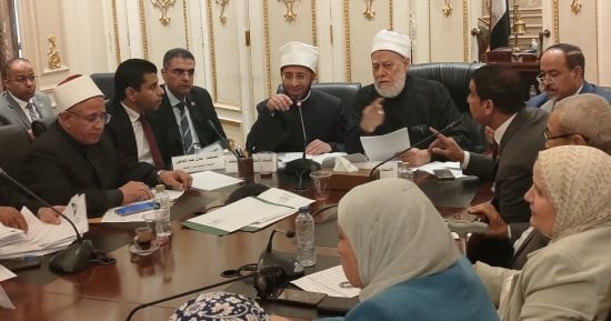 وزير الأوقاف يعلن تطبيق الحد الأدنى للأجور على الأئمة والعمال المتعاقدين وزير الأوقاف يعلن تطبيق الحد الأدنى للأجور على الأئمة والعمال المتعاقدين