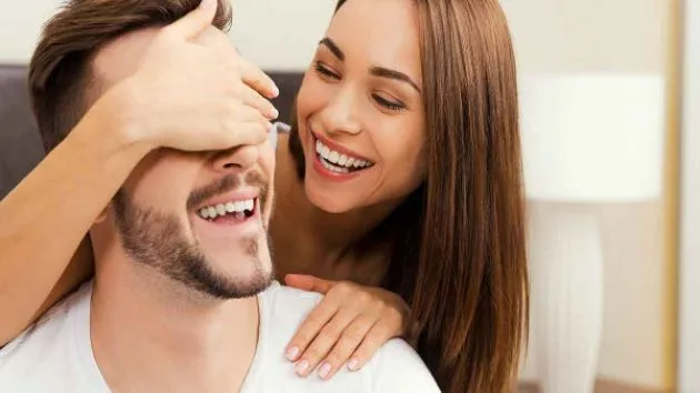 حكم الغُسل بعد المداعبة بين الزوجين: توضيحات وإرشادات