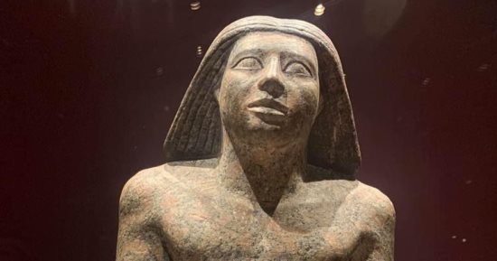 شاهد تمثال الكاتب المصرى وعالم الأسرار الملك فى متحف آثار الغردقة شاهد تمثال الكاتب المصرى وعالم الأسرار الملك فى متحف آثار الغردقة