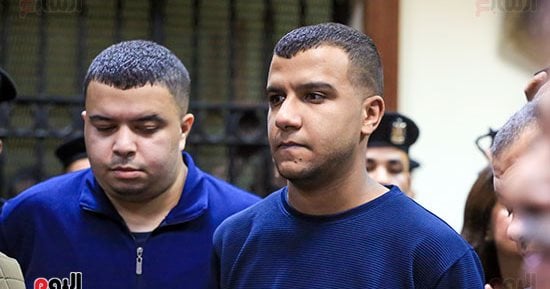 شقيق عصام صاصا يغادر قسم الجيزة بعد إنهاء إجراءات الإفراج عنه شقيق عصام صاصا يغادر قسم الجيزة بعد إنهاء إجراءات الإفراج عنه