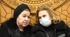 يسرا وعمرو يوسف ومحمد لطفى وأحمد شوبير فى عزاء شقيق أحمد السبكى