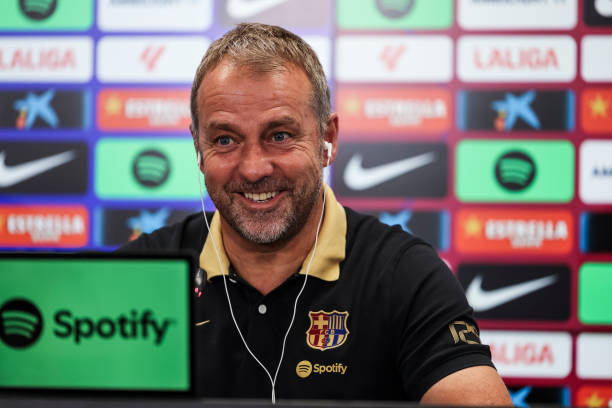 فليك يوقع عقدا جديدا مع برشلونة حتى 2027 فليك يوقع عقدا جديدا مع برشلونة حتى 2027