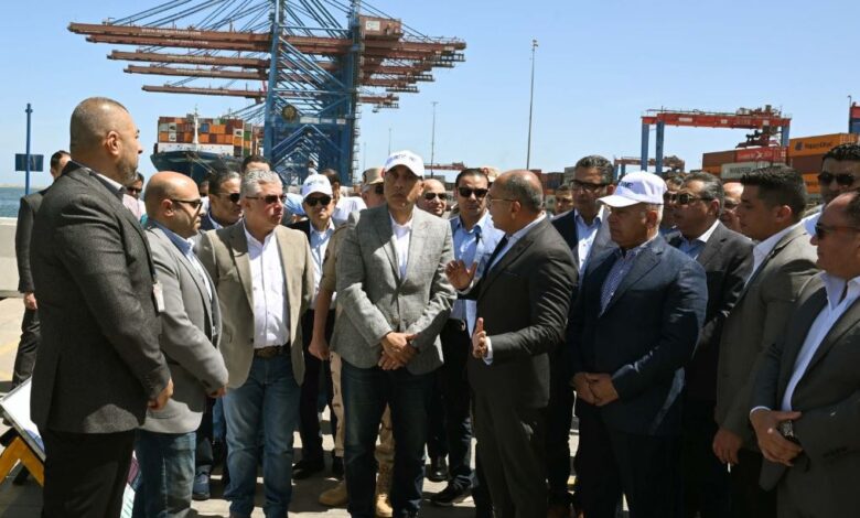 رئيس الوزراء يتفقد مشروعي رووتس وسكاي للموانئ رئيس الوزراء يتفقد مشروعي رووتس وسكاي للموانئ