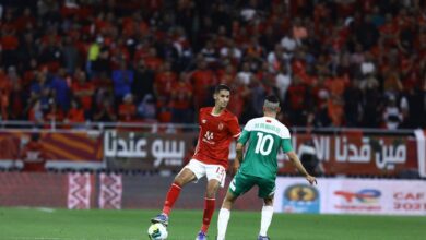 مدافع الأهلي السابق يعود إلى الرجاء المغربي