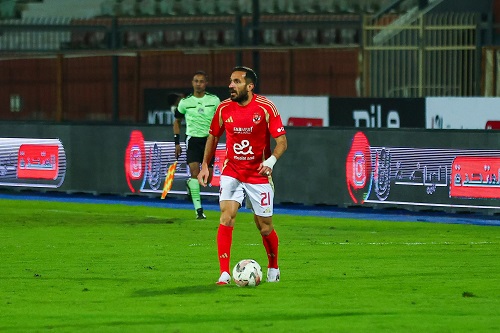 «الأحباب لا يرحلون» عضو مجلس إدارة الأهلي يودع علي معلول «الأحباب لا يرحلون» عضو مجلس إدارة الأهلي يودع علي معلول