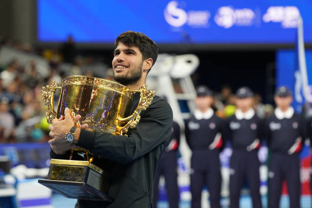 ألكاراز يعشق الملاعب العشبية ويطمح للقبه الثالث على التوالي في ويمبلدون ألكاراز يعشق الملاعب العشبية ويطمح للقبه الثالث على التوالي في ويمبلدون