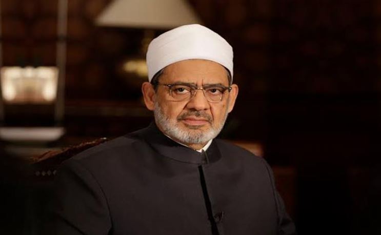 الإمام الأكبر يعزي أسرة البطل خالد محمد شوقي: ضرب أروع الأمثلة في التضحية