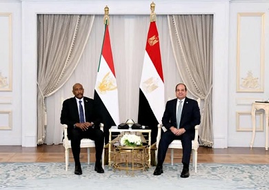 السيسي يبحث مع البرهان تطورات الأوضاع في السودان والتنسيق المشترك لحماية الأمن الإقليمي السيسي يبحث مع البرهان تطورات الأوضاع في السودان والتنسيق المشترك لحماية الأمن الإقليمي