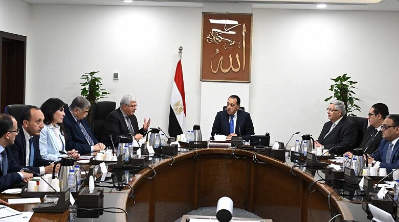 مدبولي يستعرض نتائج التعاون بين جامعة أكسفورد ومستشفى 500500 لتطوير العلاج الجيني للسرطان مدبولي يستعرض نتائج التعاون بين جامعة أكسفورد ومستشفى 500500 لتطوير العلاج الجيني للسرطان
