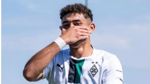 والد مصطفى أشرف يكشف كواليس فشل انتقاله نجله إلى الزمالك والد مصطفى أشرف يكشف كواليس فشل انتقاله نجله إلى الزمالك