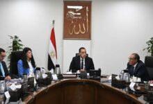 رئيس الوزراء يستعرض جهود تعميق التعاون الاقتصادي المصري الأمريكي