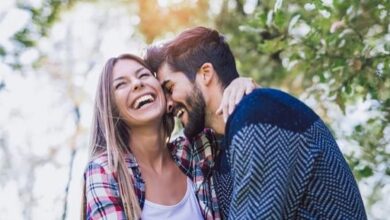 10 أشياء بسيطة تفعلها المرأة تجعل الرجل يعشقها بجنون