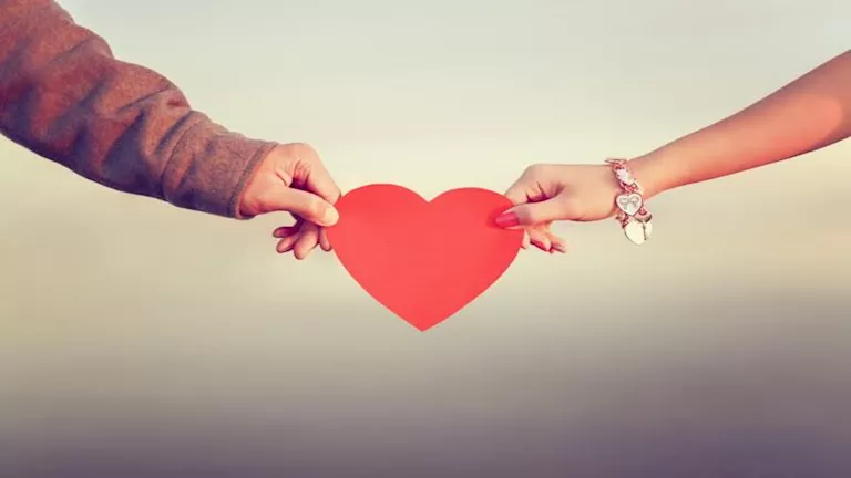 بين الأحلام والواقع.. هل يختفي الحب بعد الزواج؟