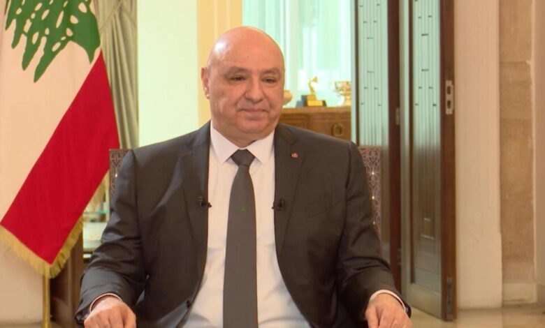 جوزاف عون يؤكد سعيه لتجنيب لبنان أي "خضات" بعد تحذير حزب الله من "حرب أهلية" إثر قرار نزع سلاحه جوزاف عون يؤكد سعيه لتجنيب لبنان أي "خضات" بعد تحذير حزب الله من "حرب أهلية" إثر قرار نزع سلاحه