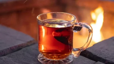 لونه يتغير كالسحر.. شاي نادر يثير الجدل في آسيا