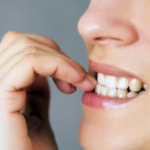 أخصائية نفسية: قضم الأظافر عادة بسيطة بعواقب نفسية وصحية خطيرة