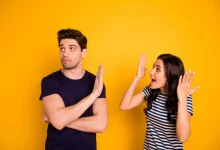 يتجاهلك وهو يحبك.. كيف تفهم هذا السلوك المعقّد؟