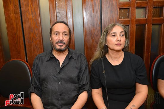 الفنان علي الحجار وزوجته في جنازة عاطف بشاي الفنان علي الحجار وزوجته في جنازة عاطف بشاي