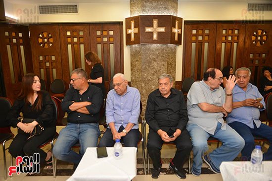 جانب من حضور جنازة عاطف بشاي جانب من حضور جنازة عاطف بشاي