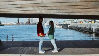 يتجاهلك وهو يحبك.. كيف تفهم هذا السلوك المعقّد؟