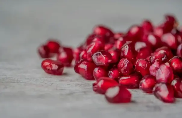 بذور الرمان للعناية بالبشرة