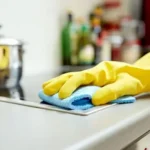 تنظيف المطبخ بسرعة.. خطوات سهلة تجعل مطبخك لامعًا في دقائق دون مجهود