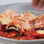 طريقة عمل صينية الباذنجان بالجبنة… وصفة سهلة بطعم غني يذوب في الفم
