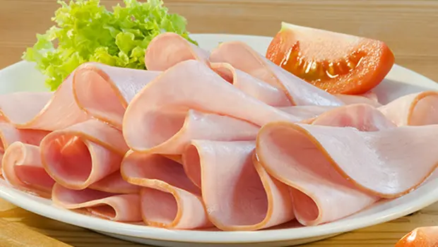 طريقة عمل لانشون الفراخ البيتي بدون مواد حافظة