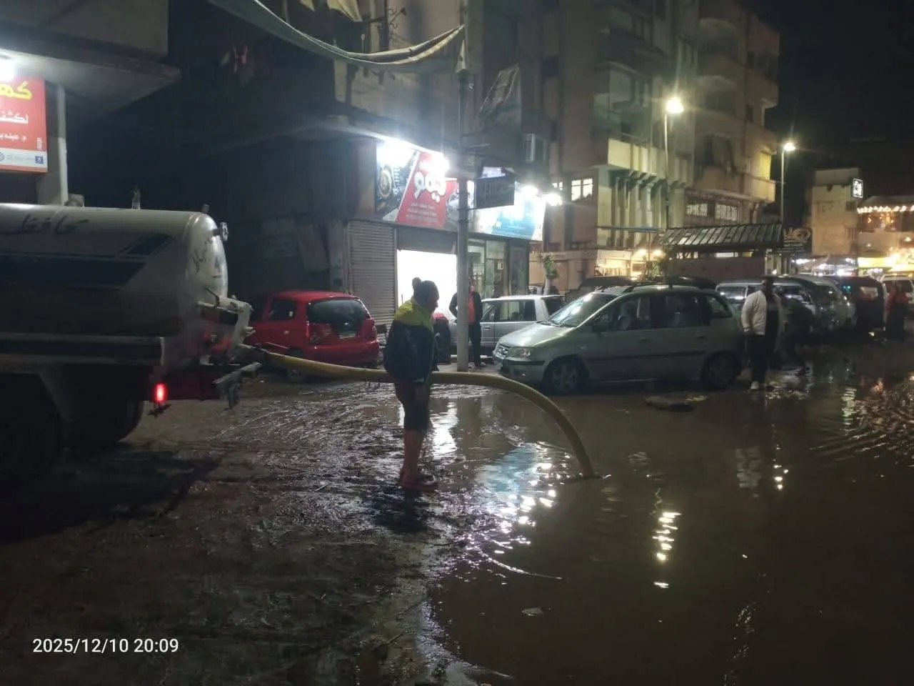 تحرك عاجل في دمياط… المحافظ يقود ميدانياً جهود شفط مياه الأمطار
