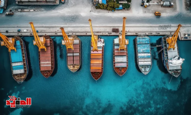 تداول الحاويات في الميناء