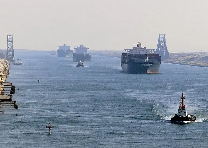 «قناة السويس اليوم».. أحدث التطورات وحركة الملاحة العالمية وتأثيرها على الاقتصاد 🚢🌍