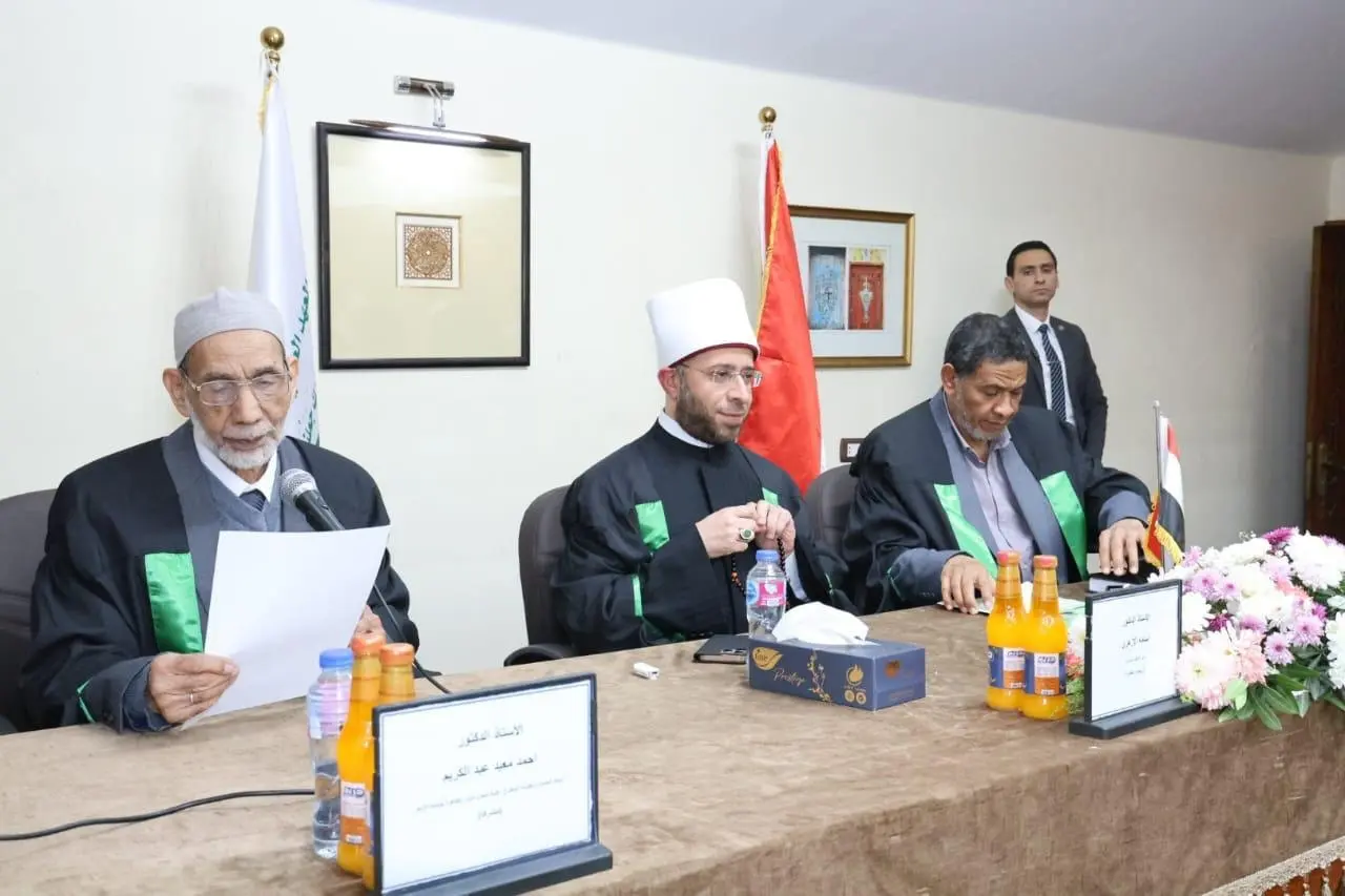 وزير الأوقاف يدعم البحث العلمي ويشارك في مناقشة رسالة ماجستير حول الدفاع عن السنة النبوية