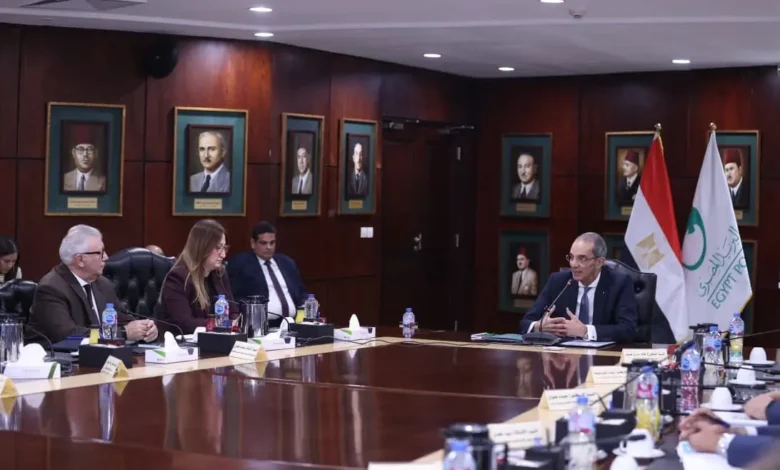 وزير الاتصالات والبريد