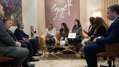 وزير السياحة يناقش مع رئيس المجلس العالمي للسفر والسياحة تعزيز الشراكة ودعم نمو القطاع