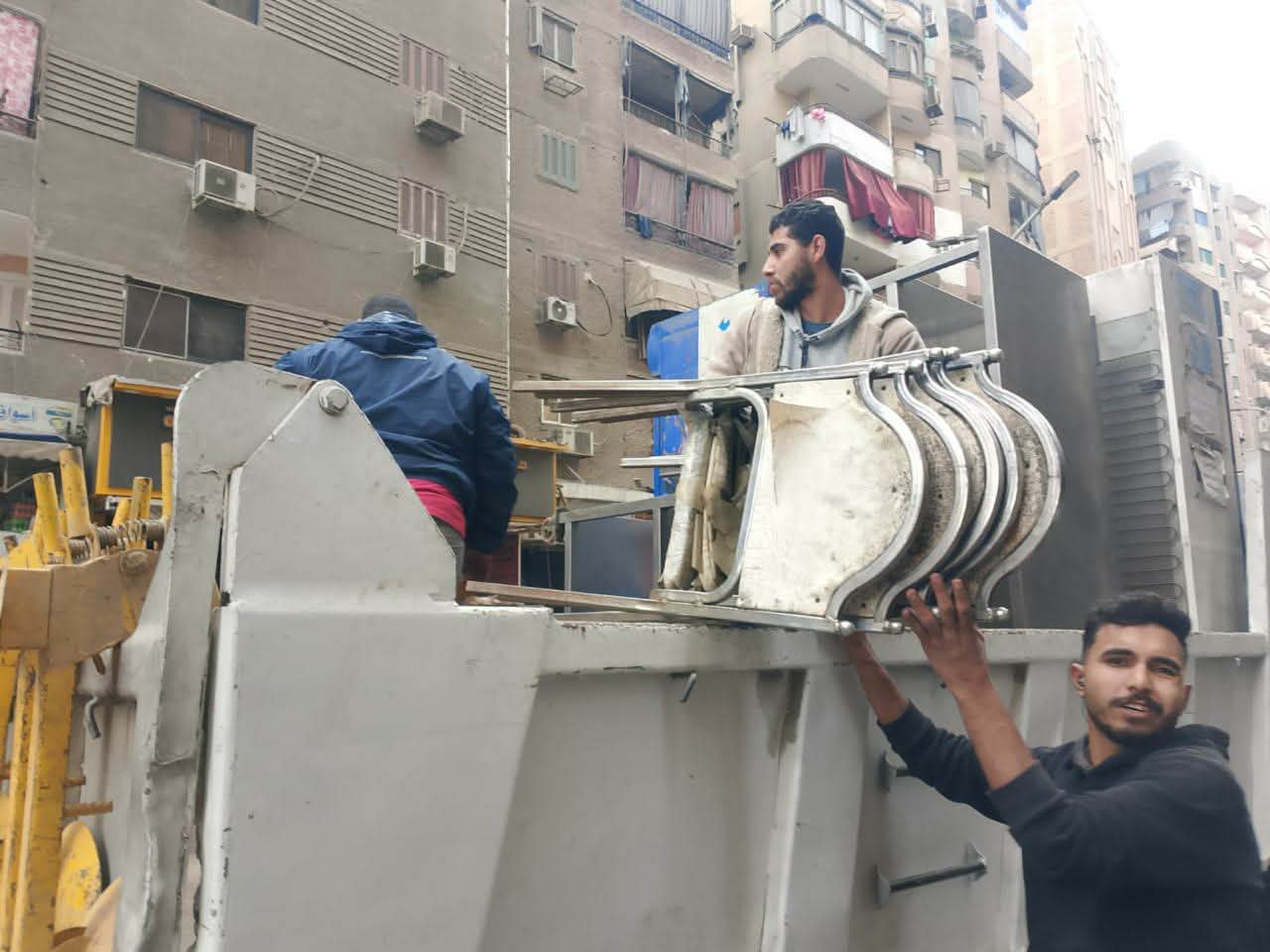 حملة مفاجئة بالجيزة لضبط التصالح ورفع كفاءة النظافة في 3 أحياء حملة مفاجئة بالجيزة لضبط التصالح ورفع كفاءة النظافة في 3 أحياء
