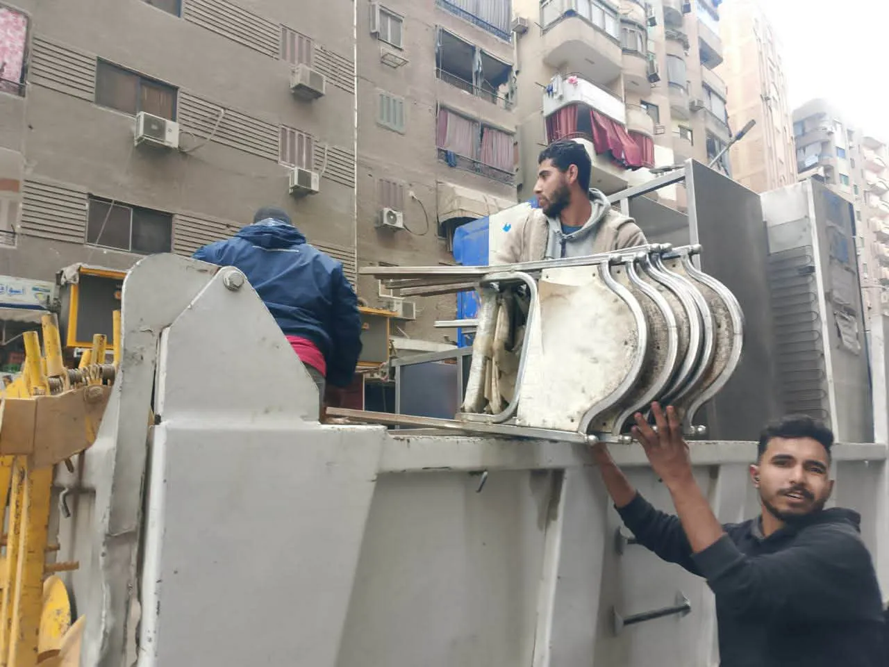 حملة مفاجئة بالجيزة لضبط التصالح ورفع كفاءة النظافة في 3 أحياء